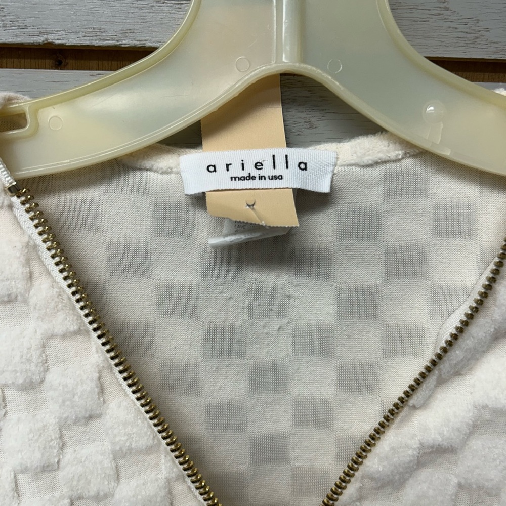 Ariella Cream V-Neck Sweater with Zipper - Picture 2 of 8